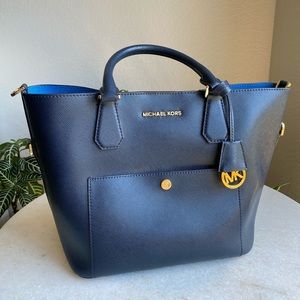 Michael Kors Bucket Bag/ Satchel